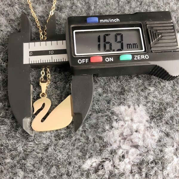 ⁦סט עגילים ושרשרת של סברובסקי⁩ – תמונה ⁦4⁩
