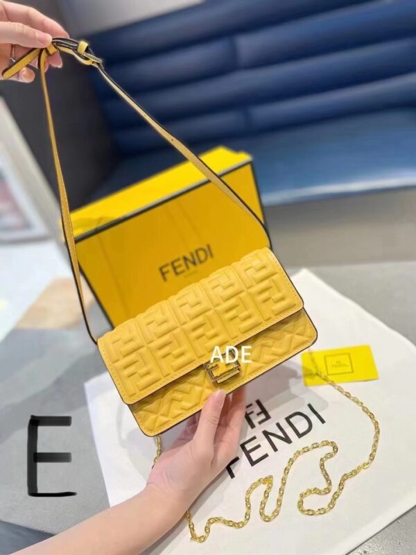 ⁦תיק של פנדי⁩ – תמונה ⁦5⁩